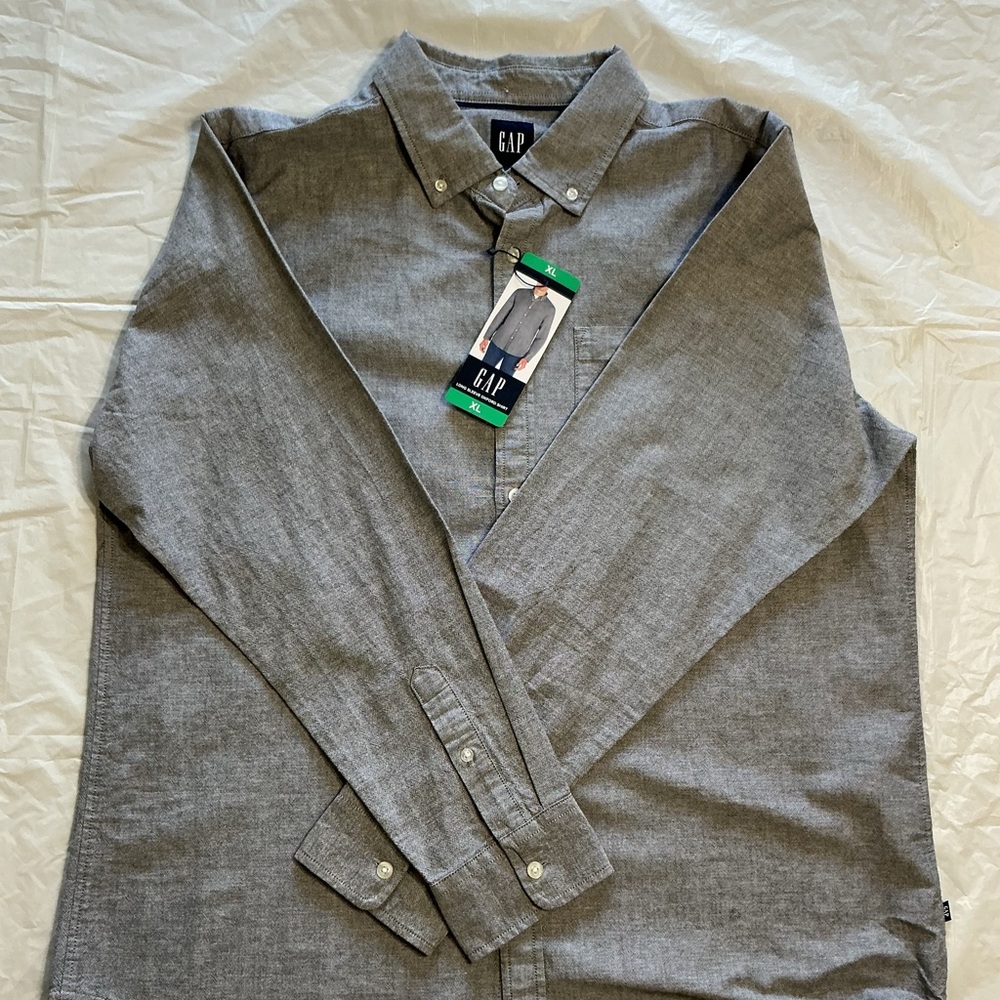 GAP Men's Casual Gray Button Down Shirt